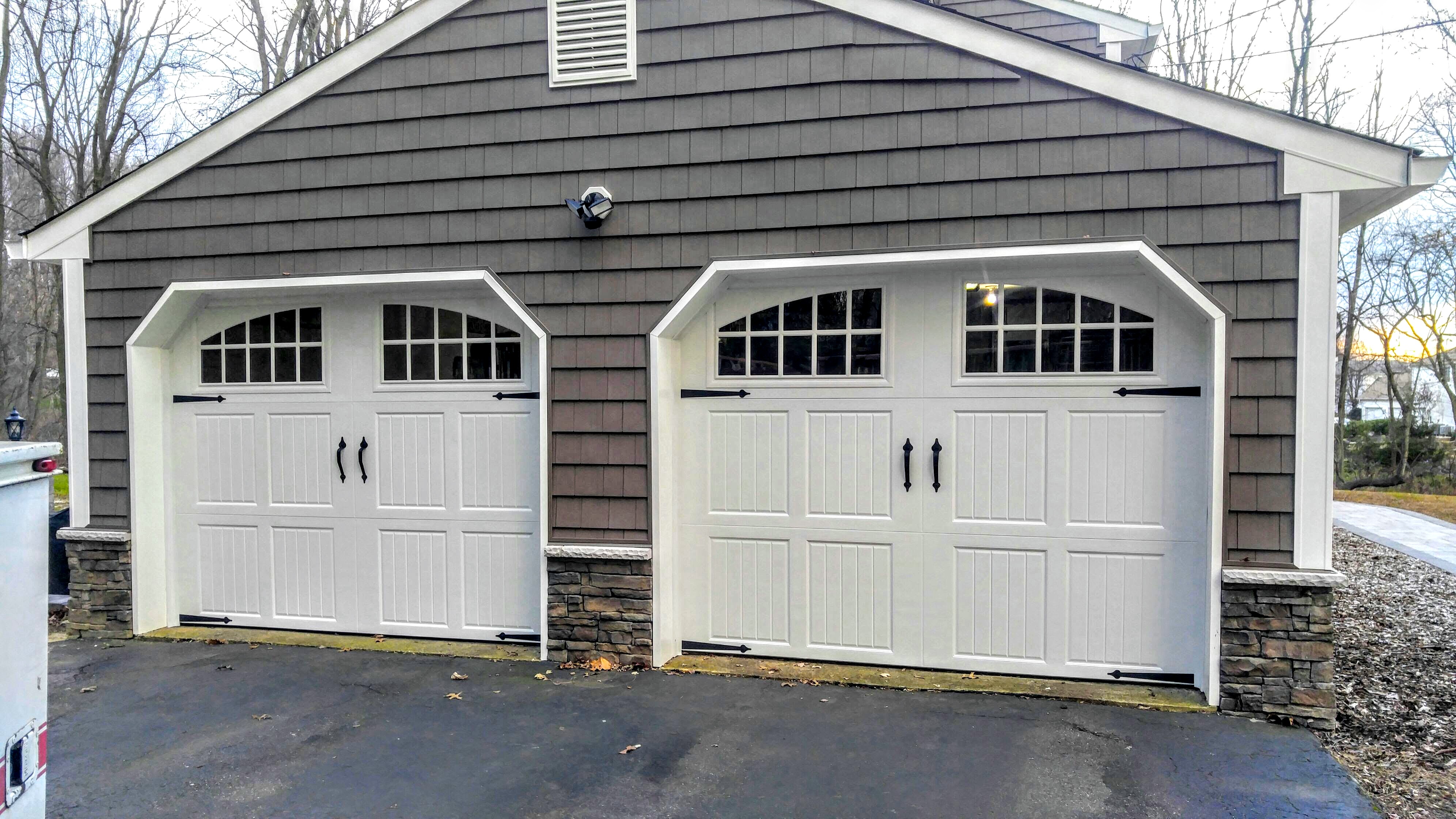 Photo Gallery: Steel Carriage House Garage Doors, image size:3984x2241